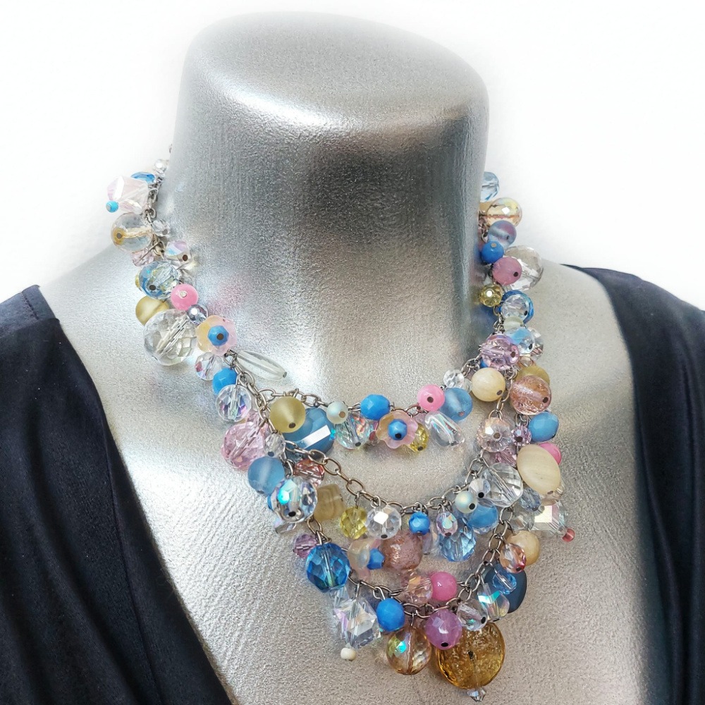 Winter Couture Atelier Collection - Sugarplum Shimmer - Bib Shaped Necklace - Image 2