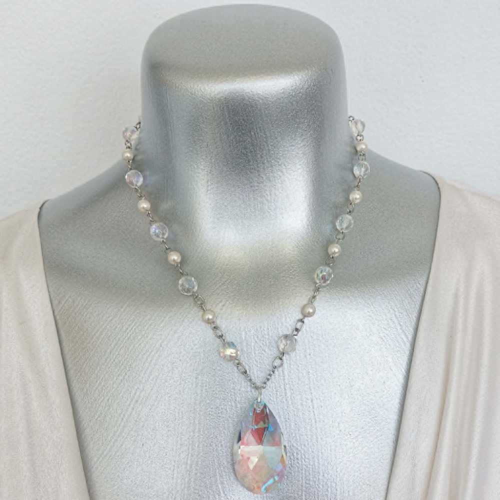 Sample Sale - Pearl Pendant Necklace